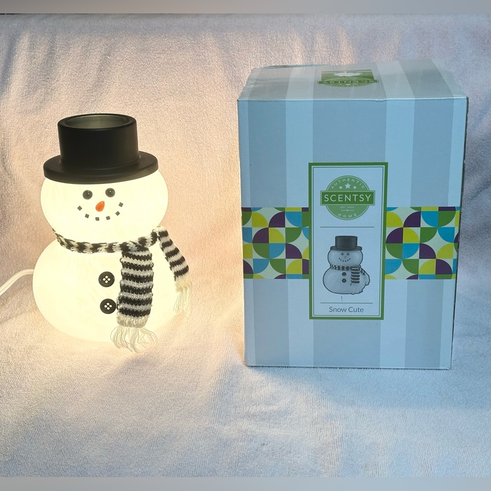 Snow cute scentsy wax warmer snowman retired